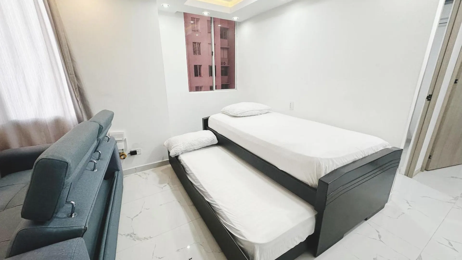 Moderno Apto Low Cost 15 Min Cc Buena Vista 2 Tv Con Parqueadero Barranquilla  Kolumbia